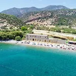Kargilos & Hotel