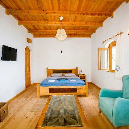 Kargilos & Hotel 3*